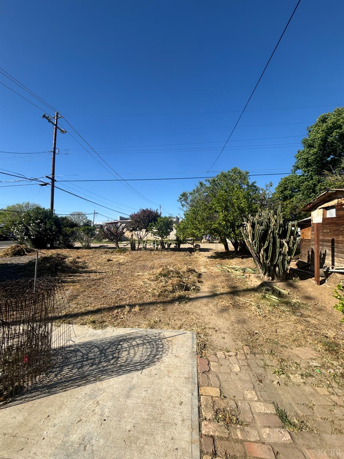 301 E Merced St, Avenal, CA 93204