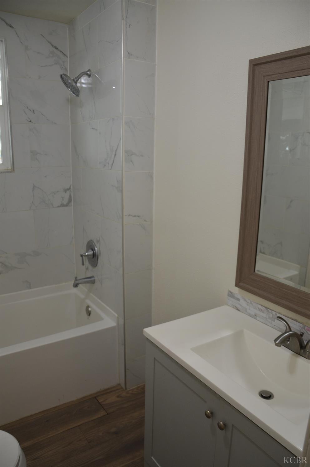 237 Smith Ave, Lemoore, CA 93245