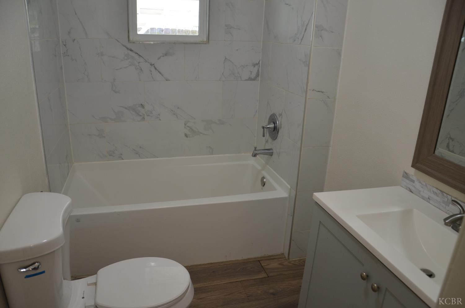 237 Smith Ave, Lemoore, CA 93245