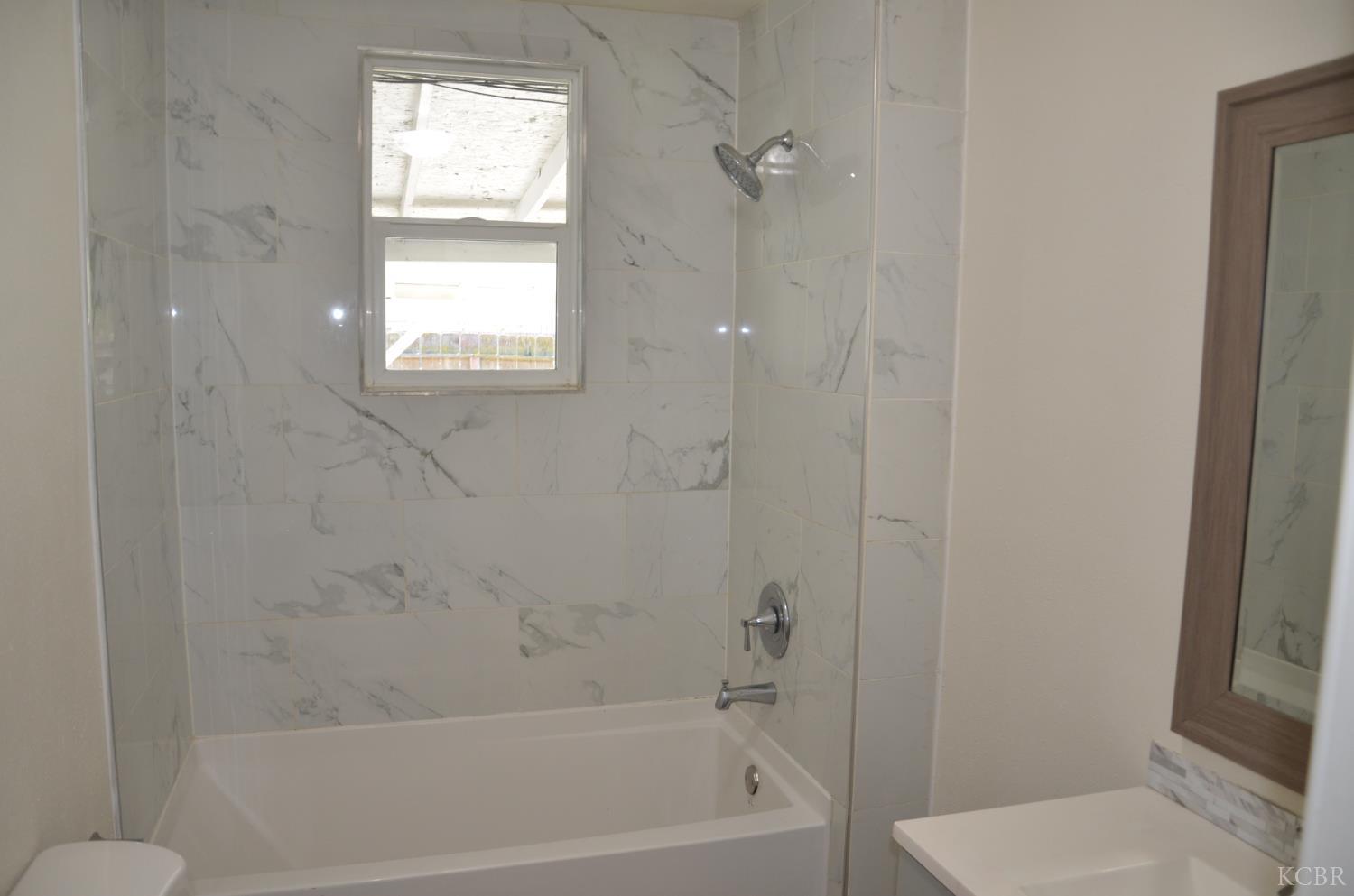 237 Smith Ave, Lemoore, CA 93245