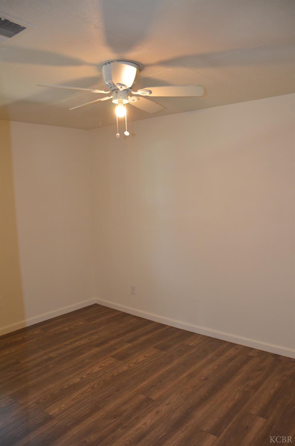 237 Smith Ave, Lemoore, CA 93245