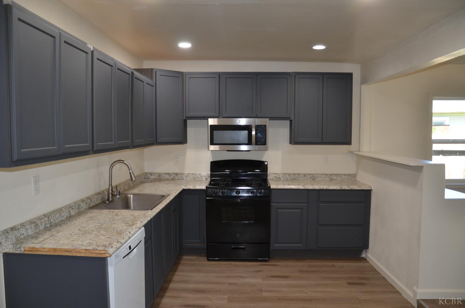 237 Smith Ave, Lemoore, CA 93245