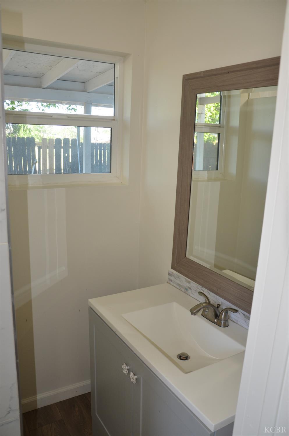 237 Smith Ave, Lemoore, CA 93245