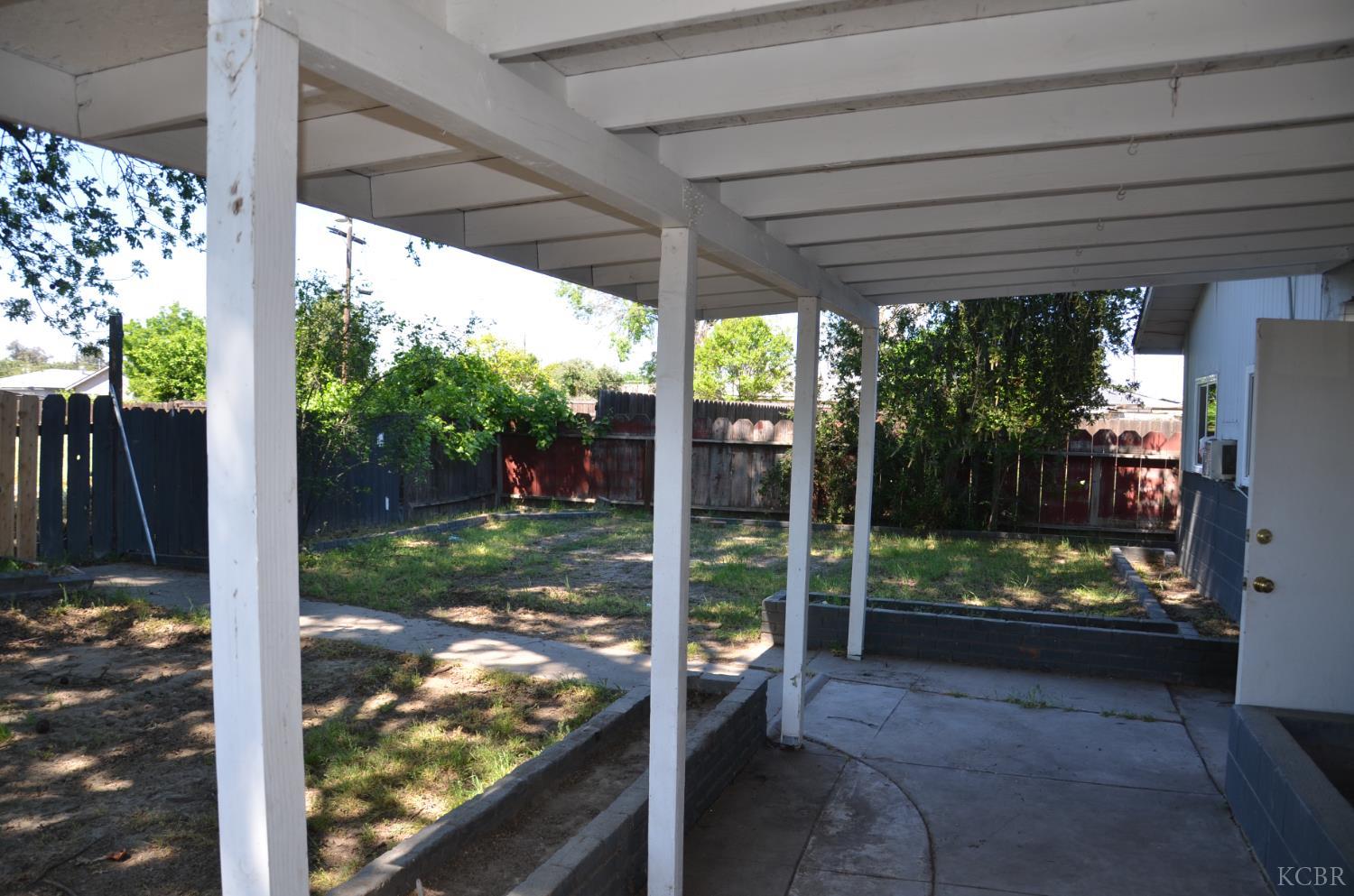 237 Smith Ave, Lemoore, CA 93245