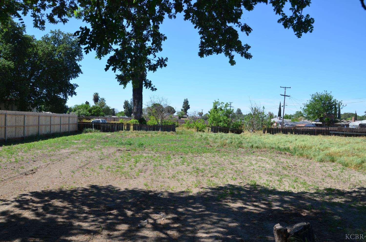 237 Smith Ave, Lemoore, CA 93245