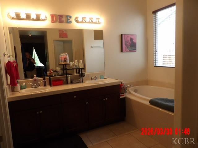 692 Firenze St, Lemoore, CA 93245