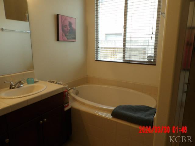 692 Firenze St, Lemoore, CA 93245