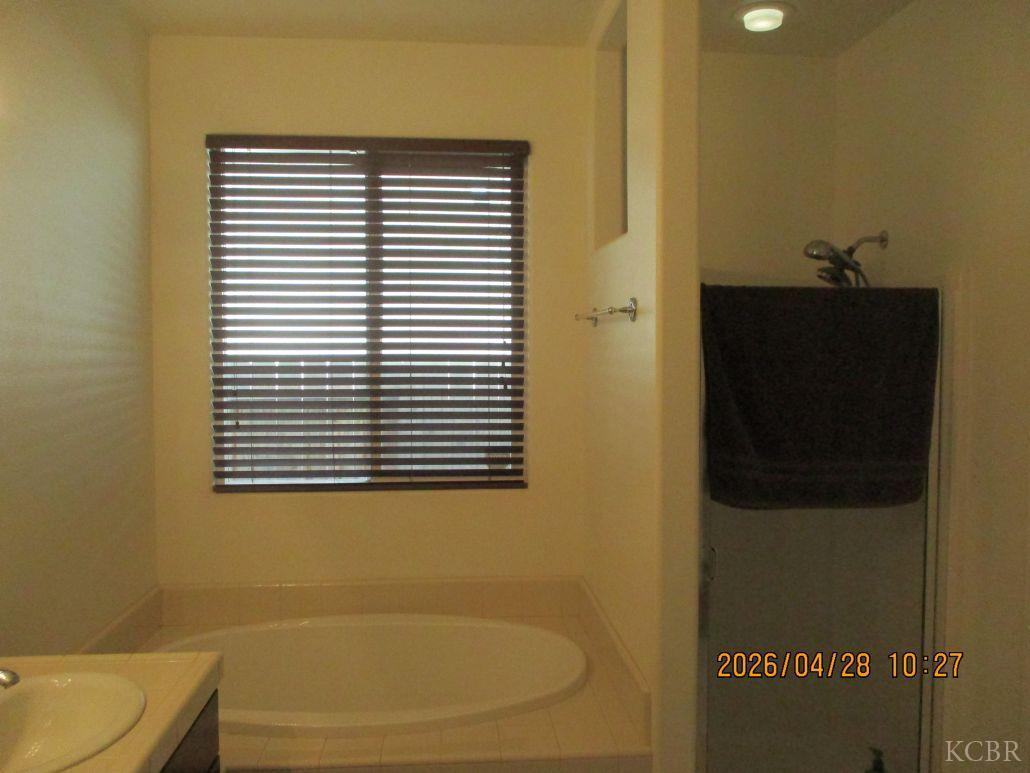 692 Firenze St, Lemoore, CA 93245
