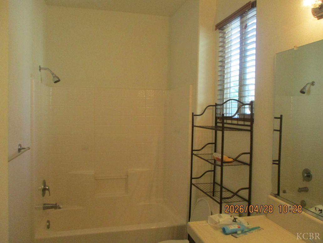 692 Firenze St, Lemoore, CA 93245