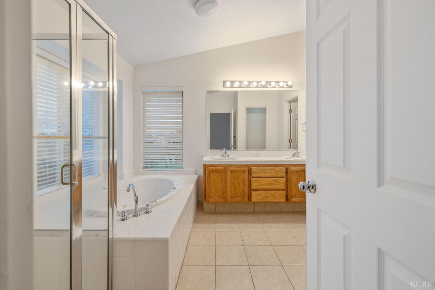 3232 N Zion Cir, Hanford, CA 93230