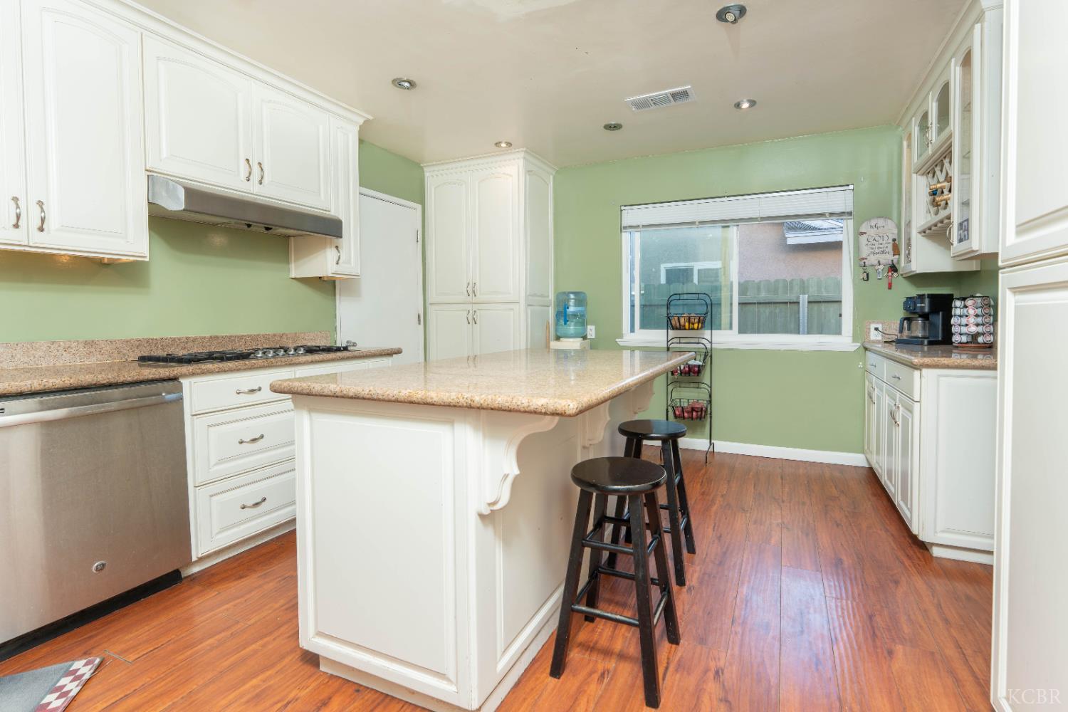 1574 Bluejay Cir, Hanford, CA 93230