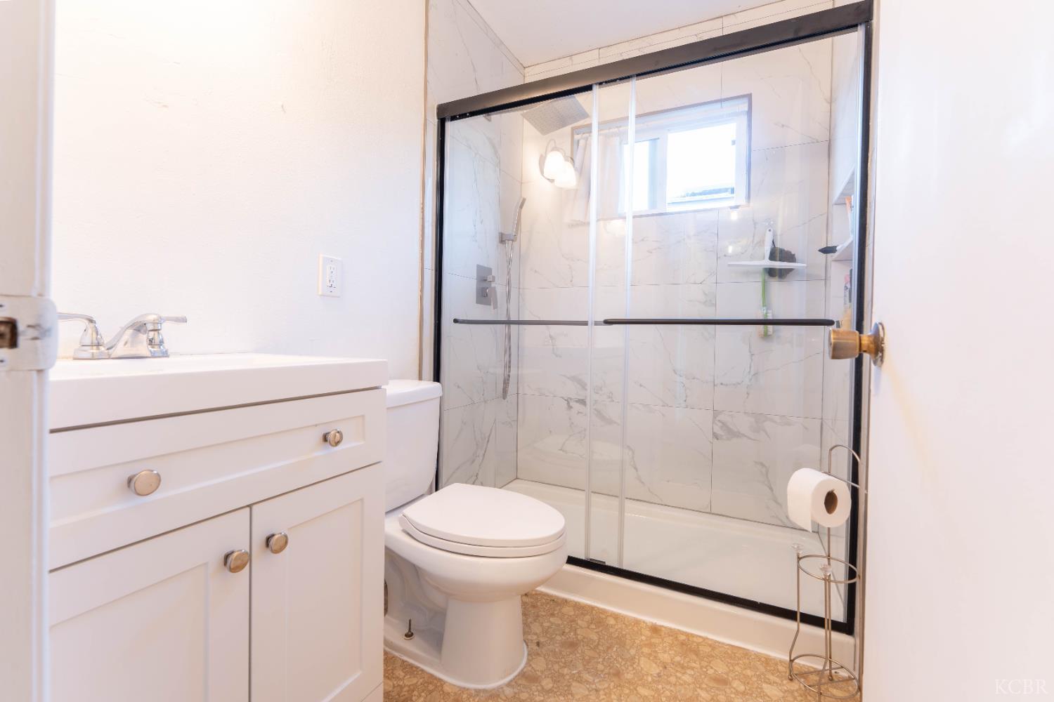 1574 Bluejay Cir, Hanford, CA 93230