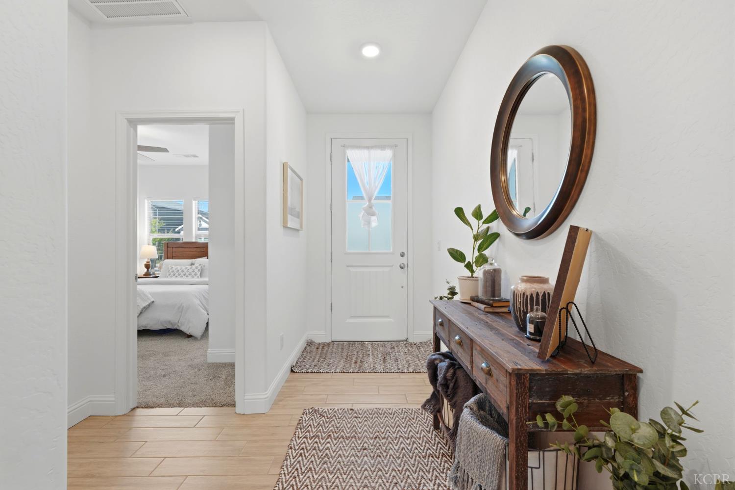 2587 W Heather Ln, Hanford, CA 93230