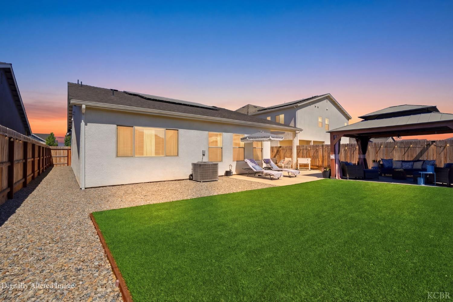 2587 W Heather Ln, Hanford, CA 93230