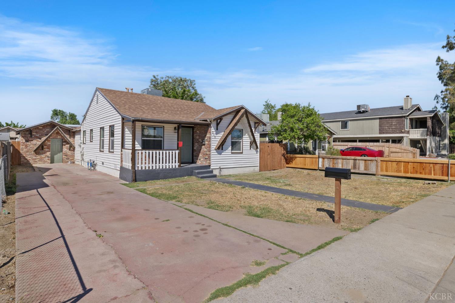 210 E Bush St, Lemoore, CA 93245