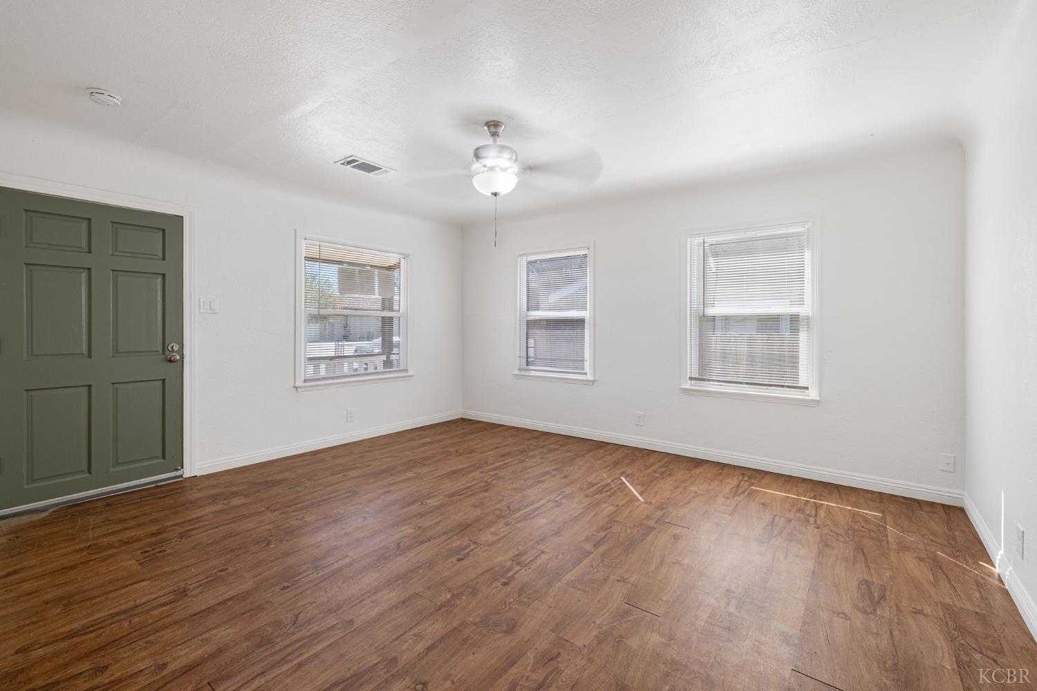 210 E Bush St, Lemoore, CA 93245