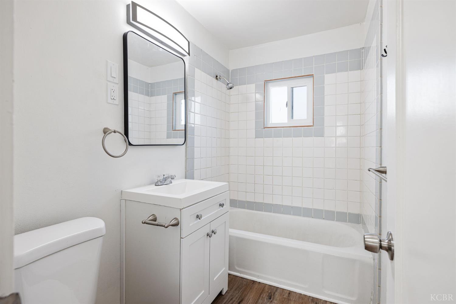 210 E Bush St, Lemoore, CA 93245