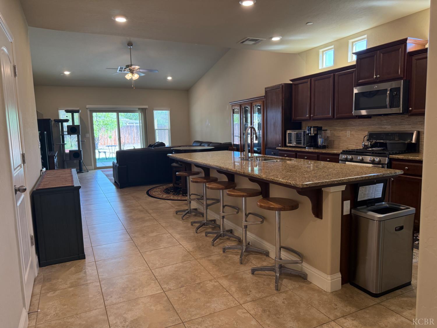 2003 W Hopkins Way, Hanford, CA 93230