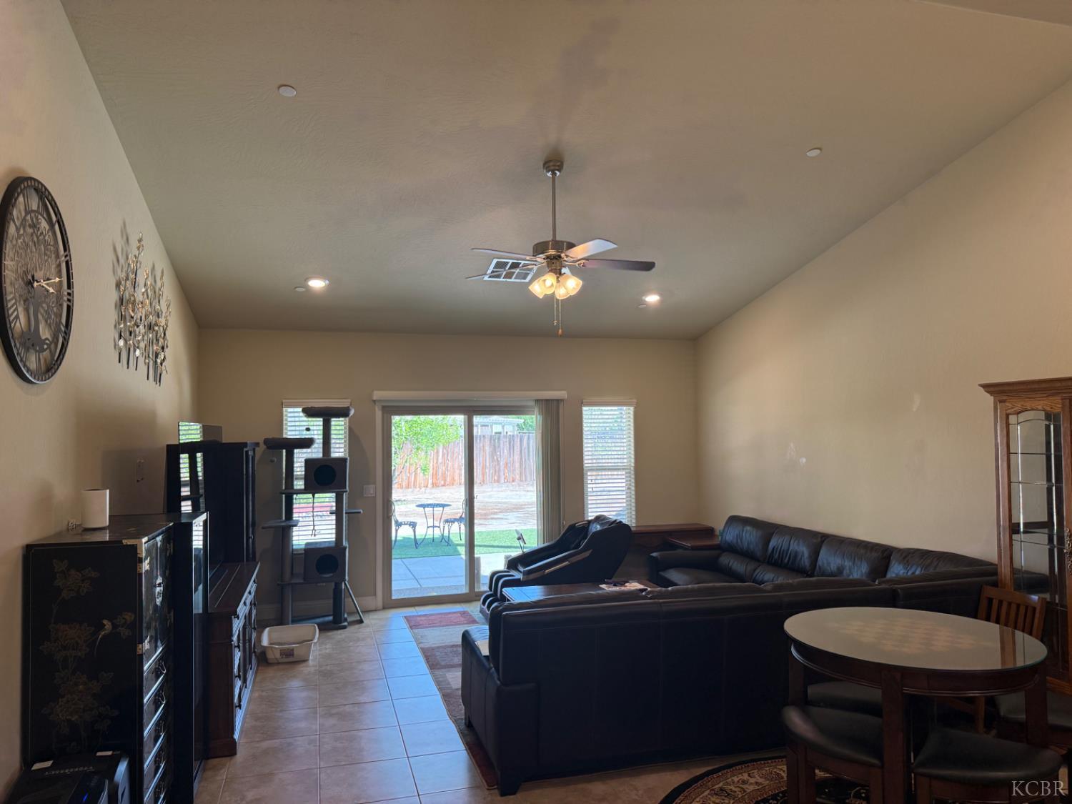 2003 W Hopkins Way, Hanford, CA 93230