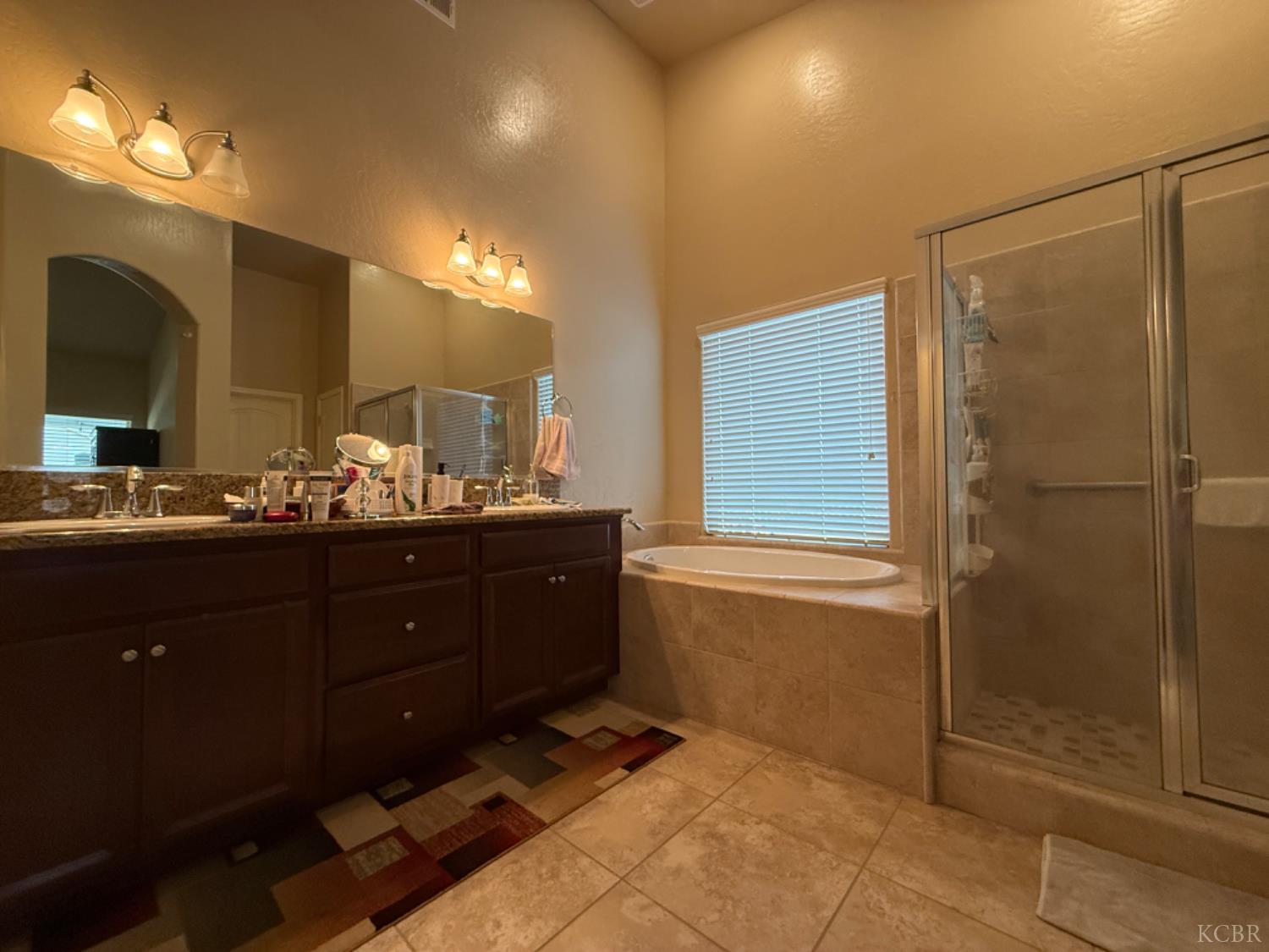 2003 W Hopkins Way, Hanford, CA 93230