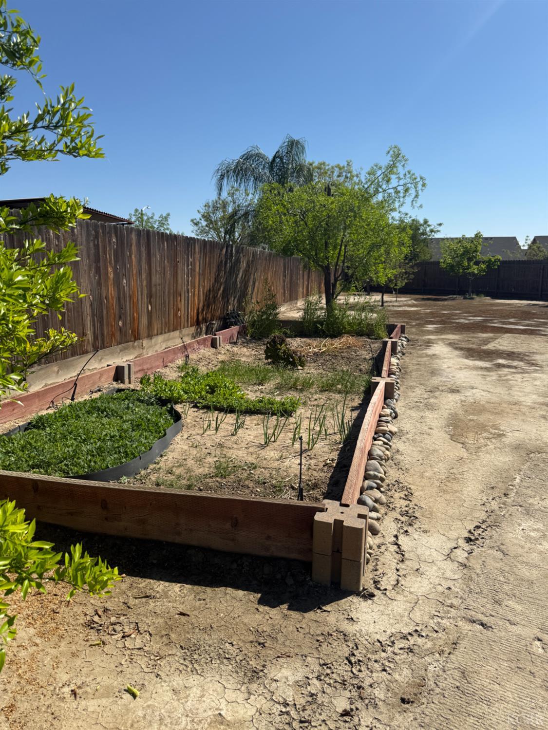 2003 W Hopkins Way, Hanford, CA 93230