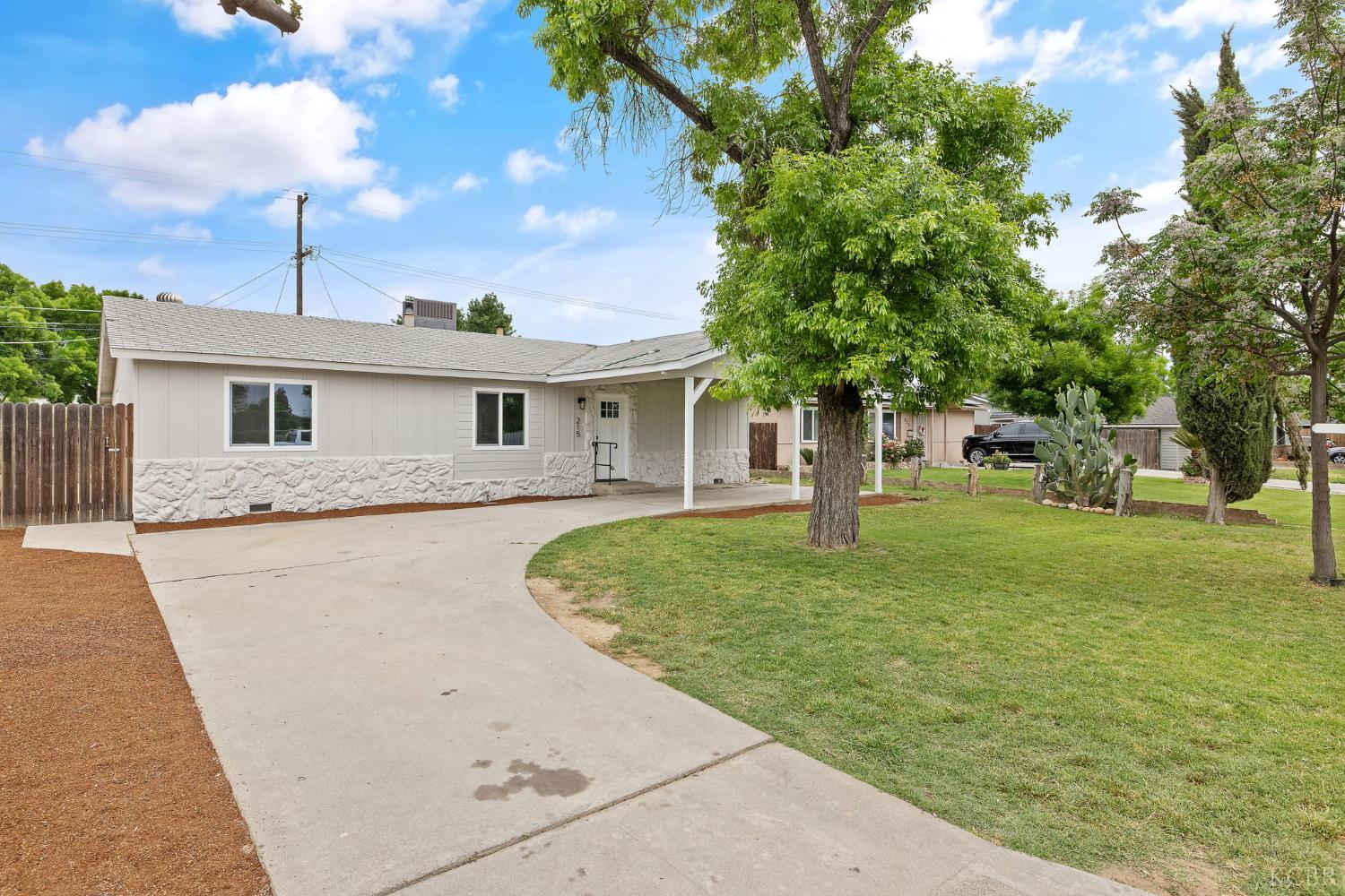 215 Lombardy Ln, Lemoore, CA 93245