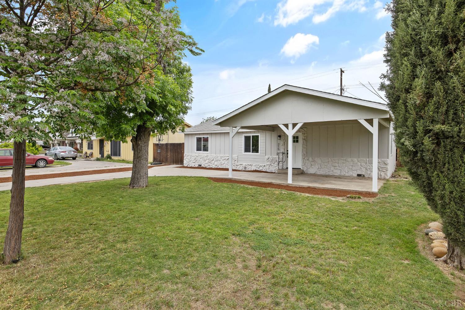 215 Lombardy Ln, Lemoore, CA 93245