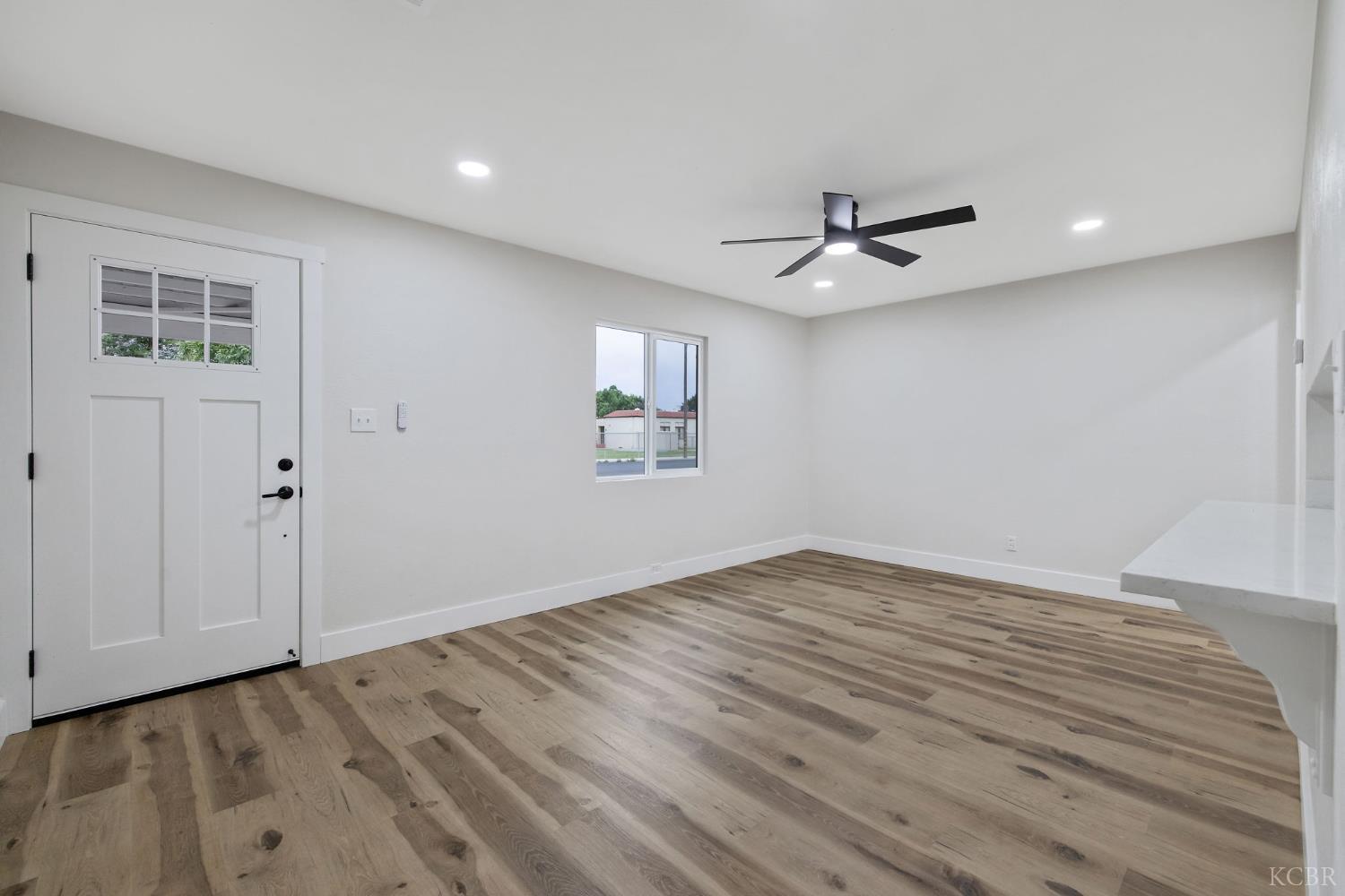 215 Lombardy Ln, Lemoore, CA 93245