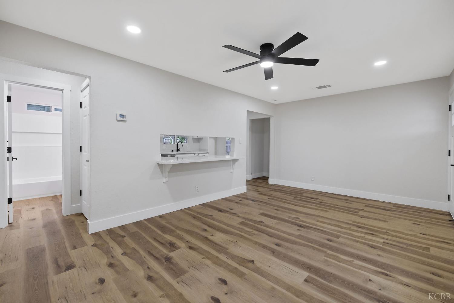 215 Lombardy Ln, Lemoore, CA 93245