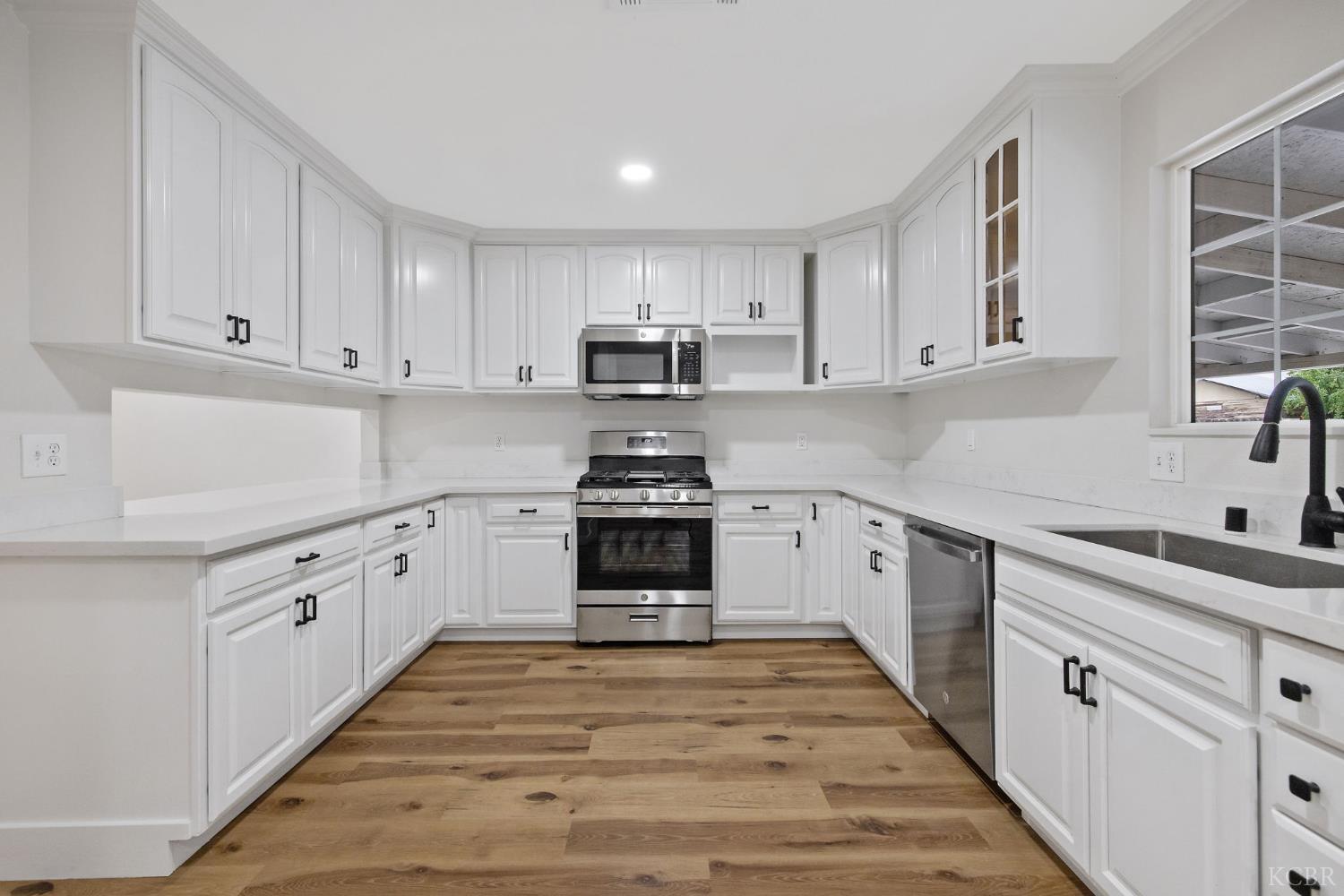 215 Lombardy Ln, Lemoore, CA 93245