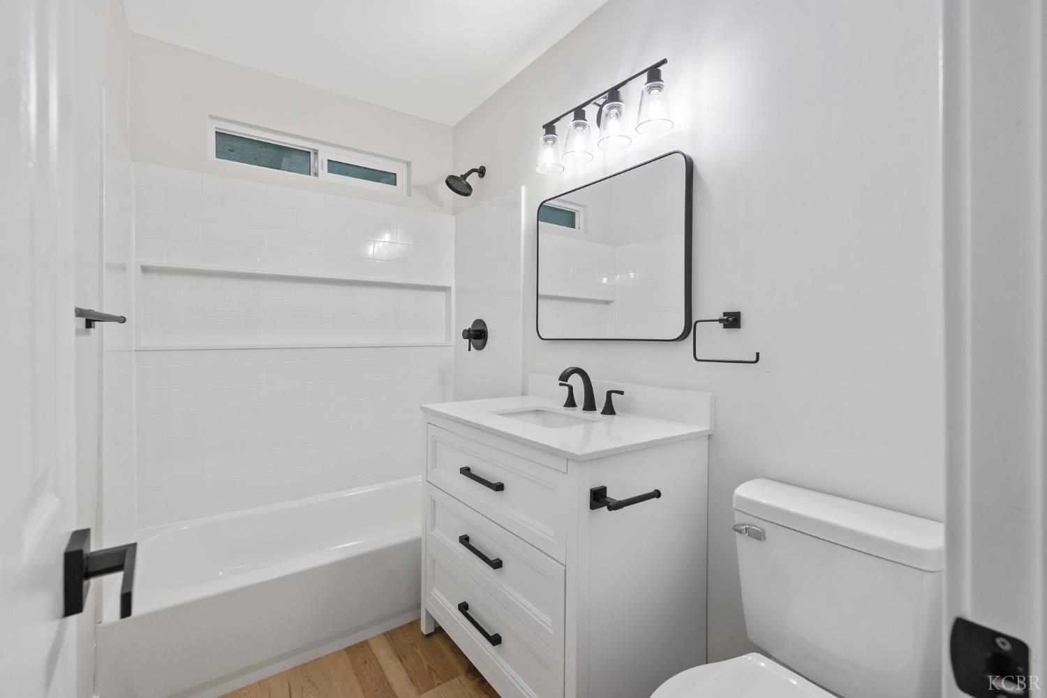 215 Lombardy Ln, Lemoore, CA 93245