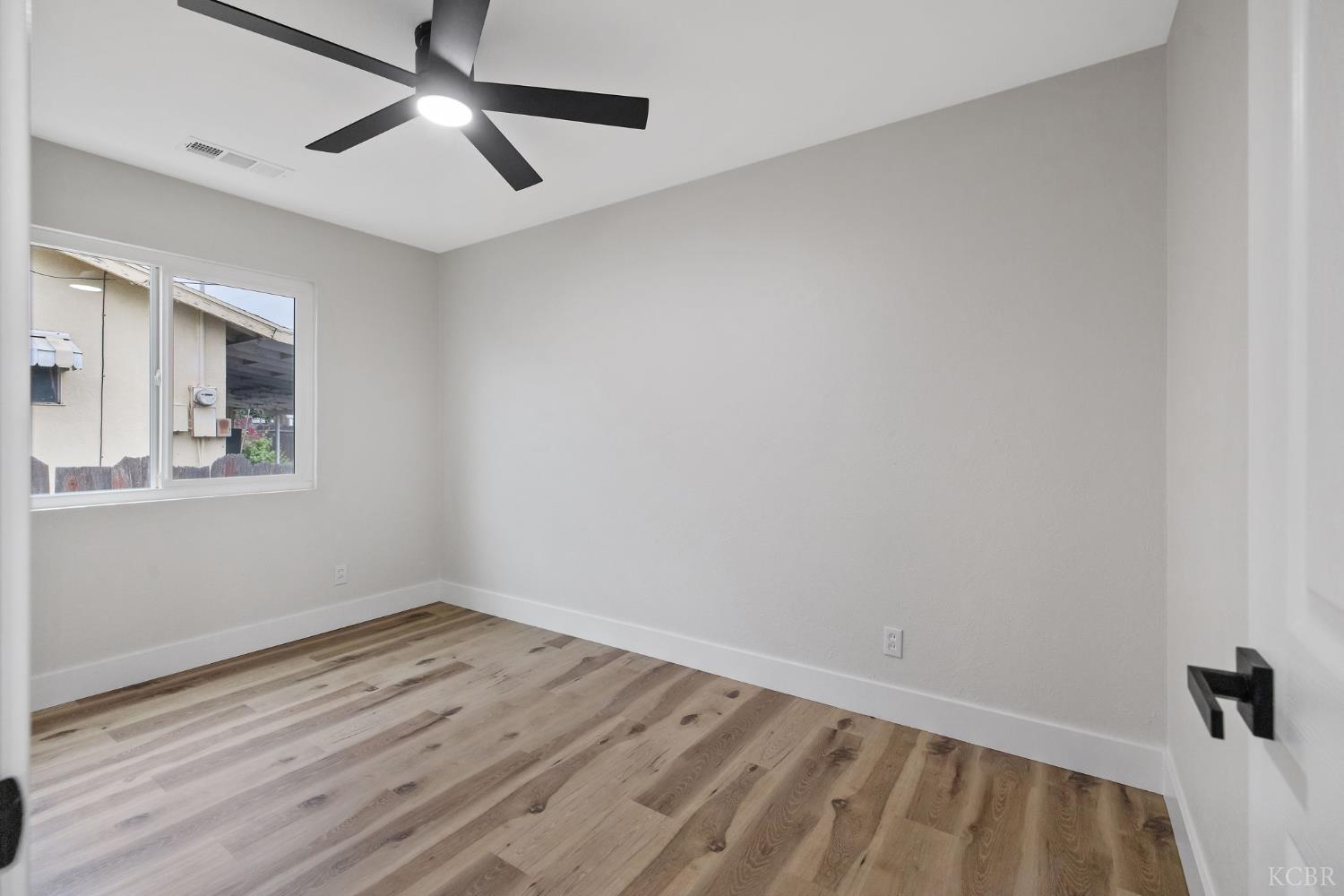 215 Lombardy Ln, Lemoore, CA 93245