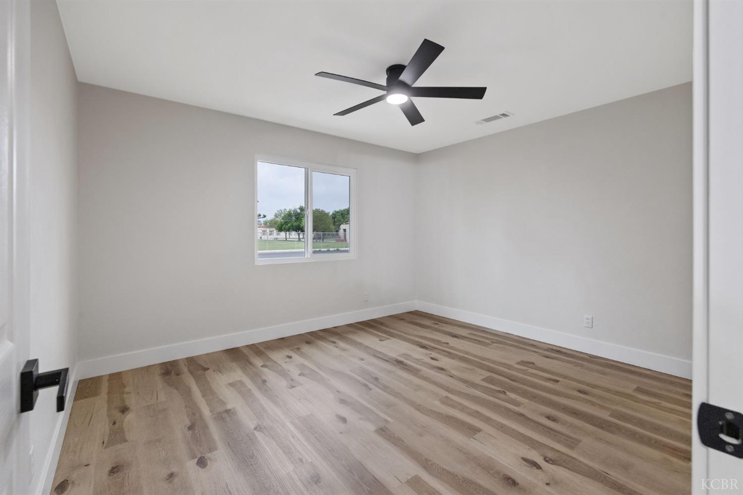 215 Lombardy Ln, Lemoore, CA 93245