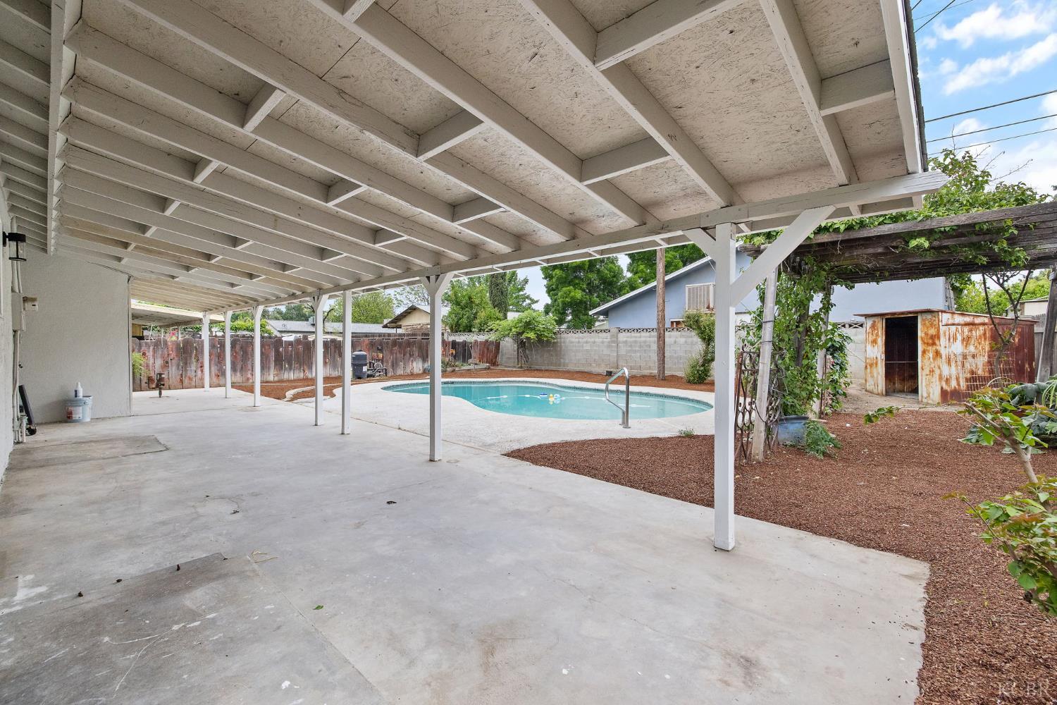 215 Lombardy Ln, Lemoore, CA 93245