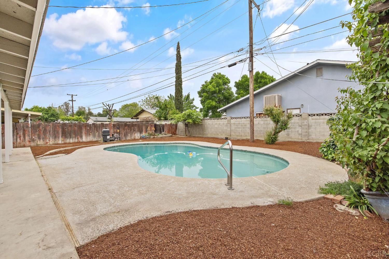 215 Lombardy Ln, Lemoore, CA 93245