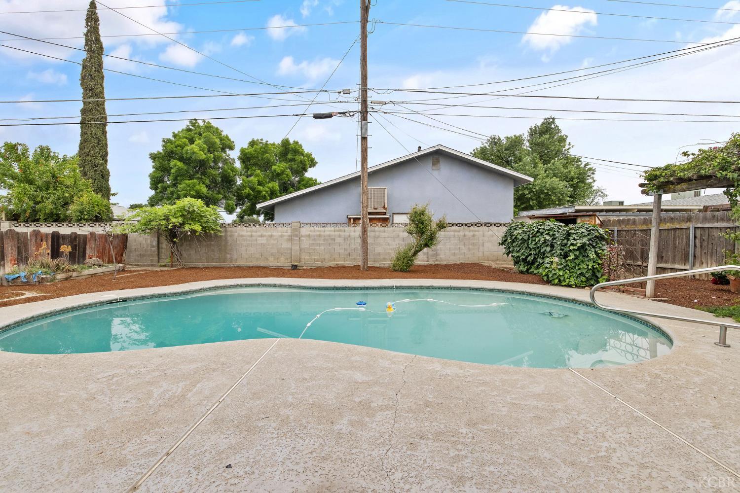 215 Lombardy Ln, Lemoore, CA 93245