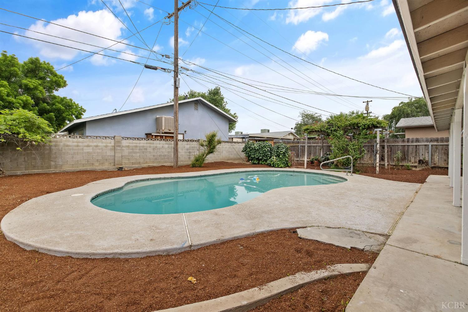 215 Lombardy Ln, Lemoore, CA 93245