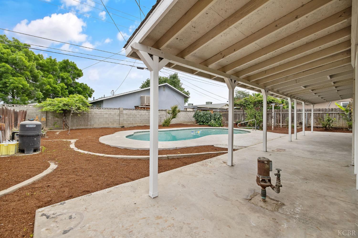 215 Lombardy Ln, Lemoore, CA 93245