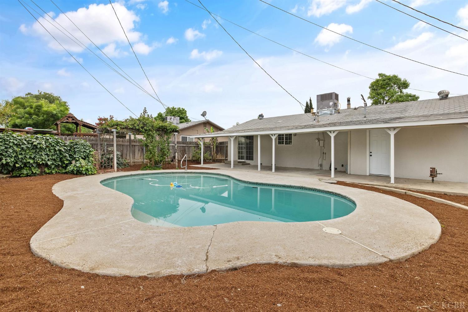 215 Lombardy Ln, Lemoore, CA 93245