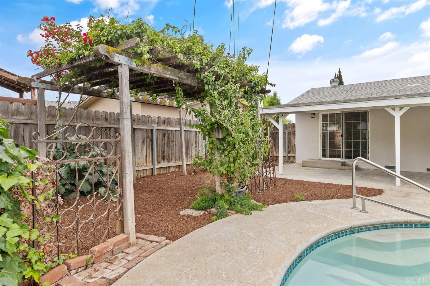 215 Lombardy Ln, Lemoore, CA 93245