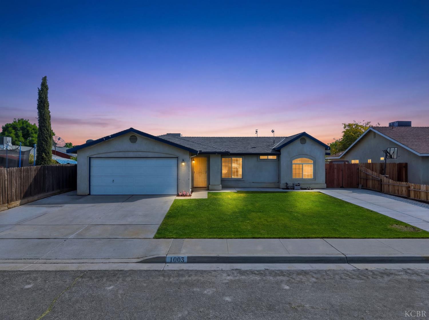 1003 Edison Dr, Hanford, CA 93230