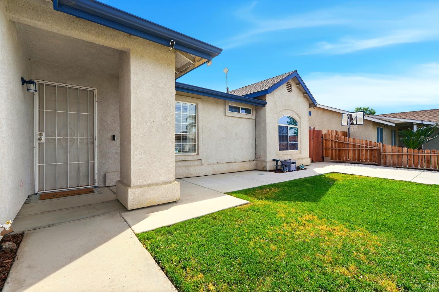 1003 Edison Dr, Hanford, CA 93230