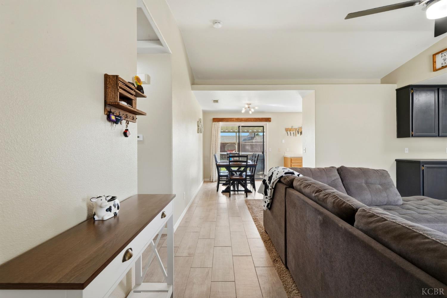 1003 Edison Dr, Hanford, CA 93230