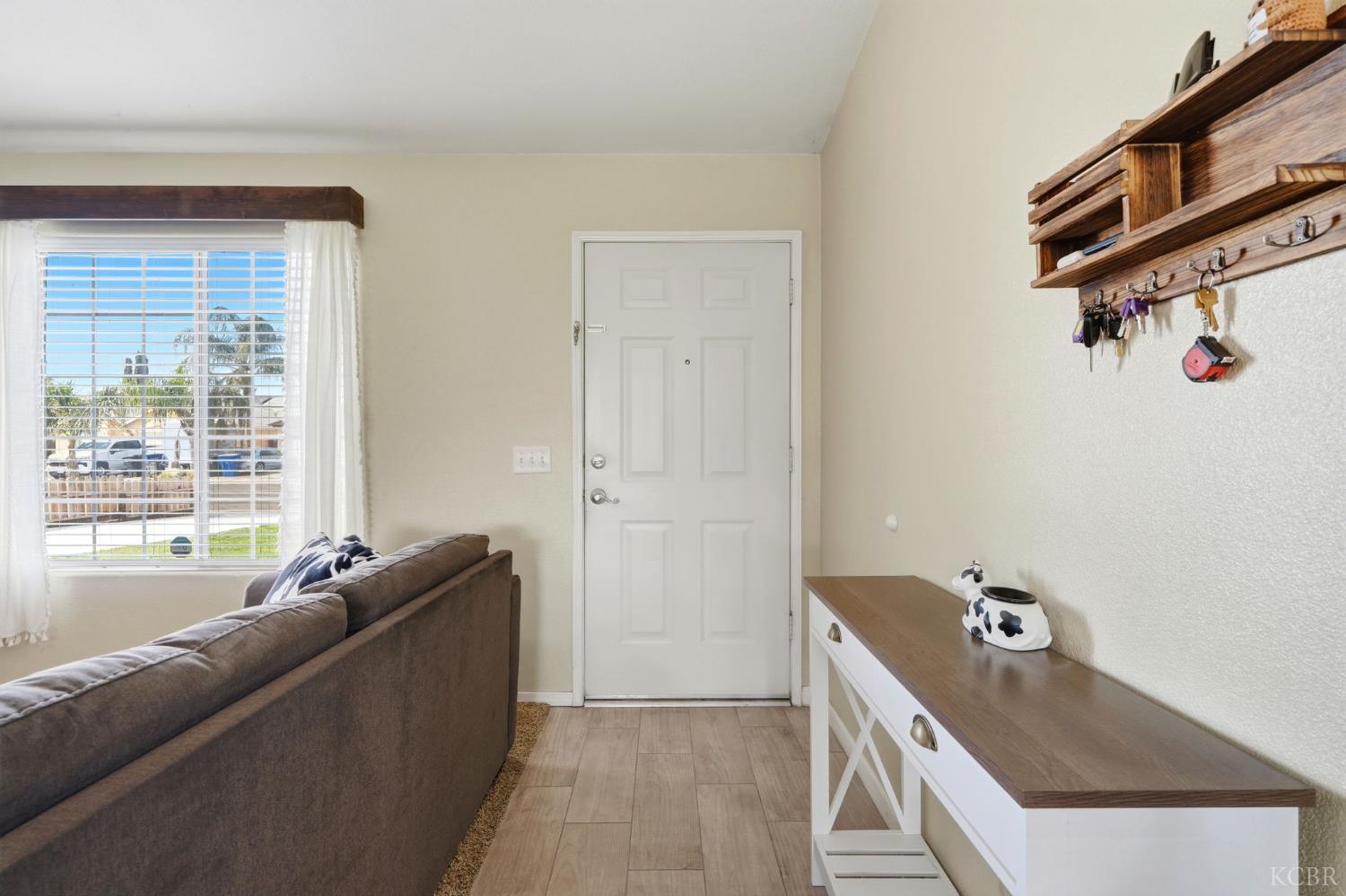 1003 Edison Dr, Hanford, CA 93230