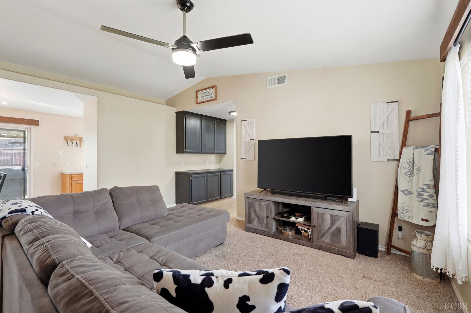 1003 Edison Dr, Hanford, CA 93230