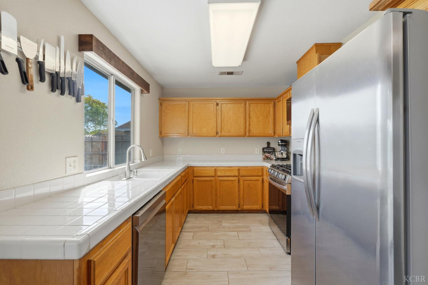 1003 Edison Dr, Hanford, CA 93230