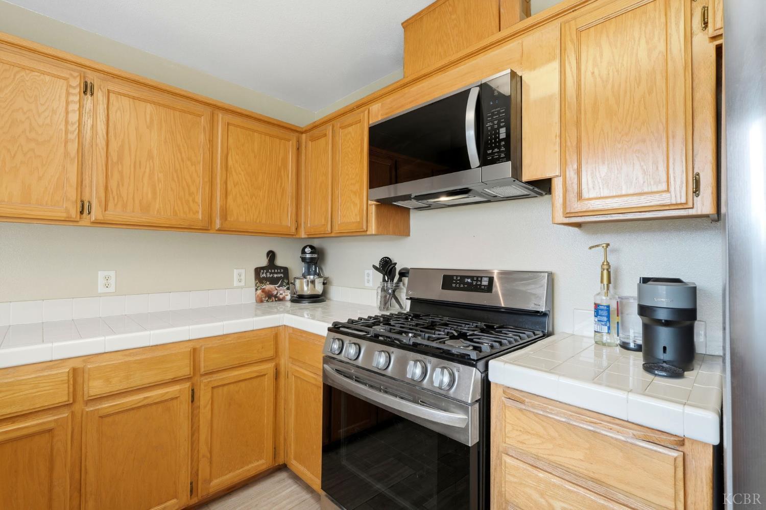 1003 Edison Dr, Hanford, CA 93230