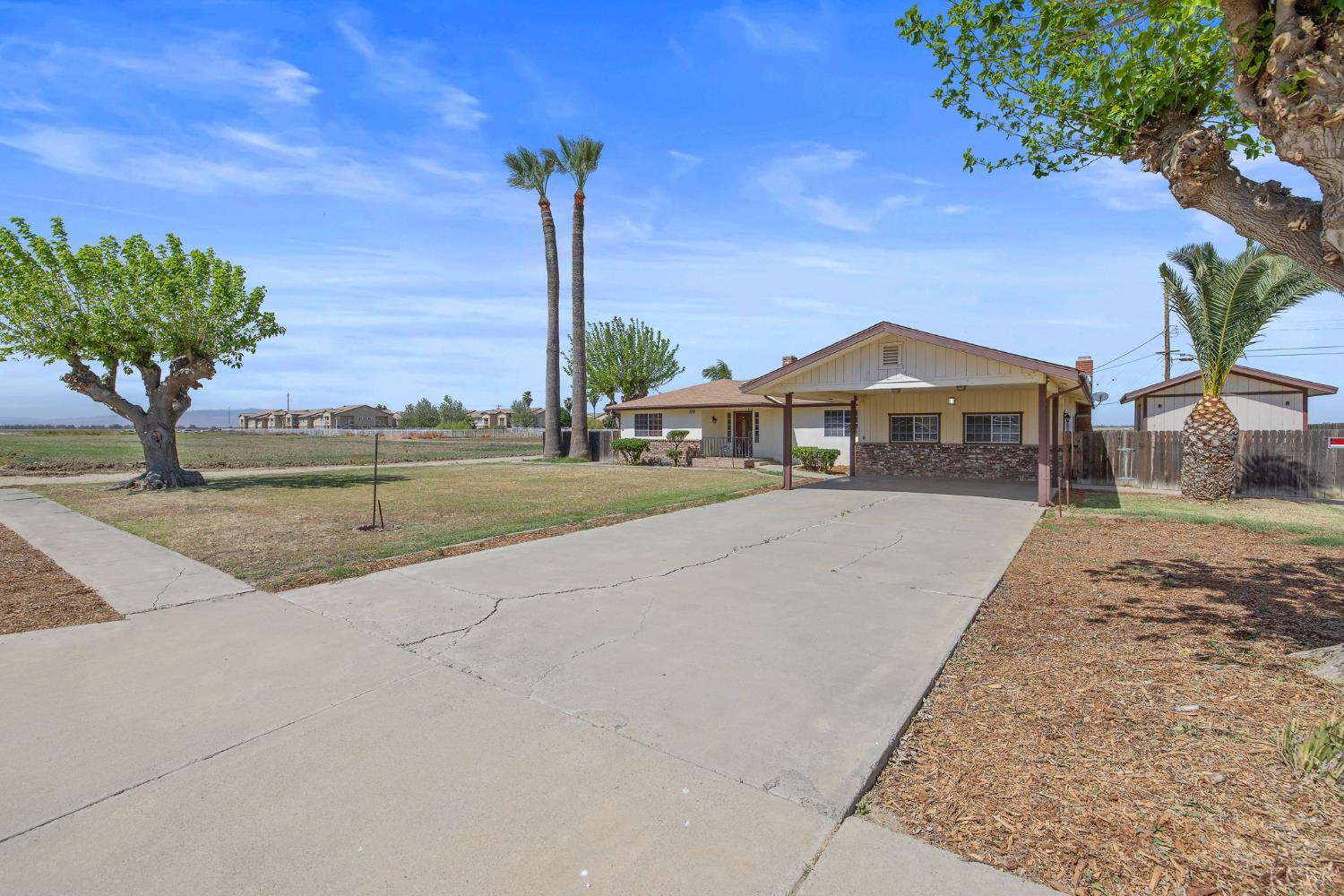 16808 W Palmer Ave, Huron, CA 93234