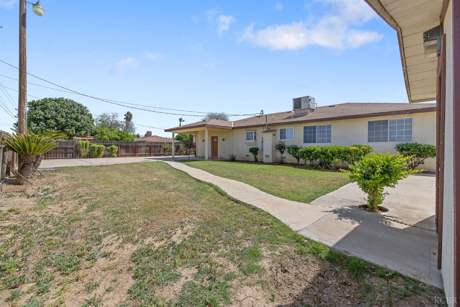16808 W Palmer Ave, Huron, CA 93234