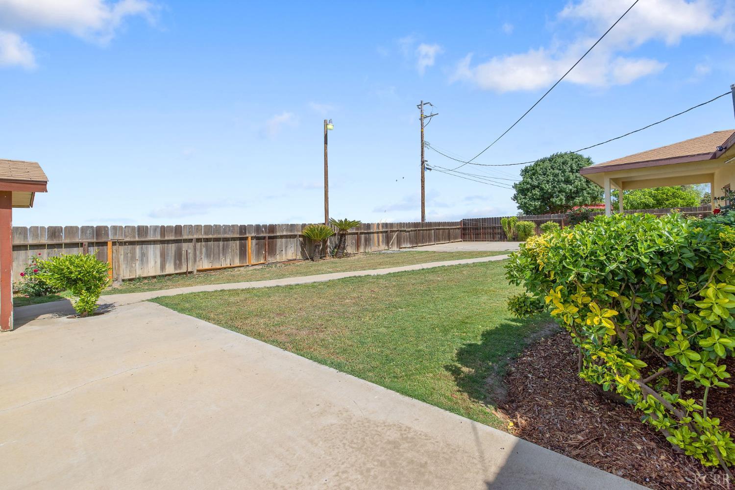 16808 W Palmer Ave, Huron, CA 93234